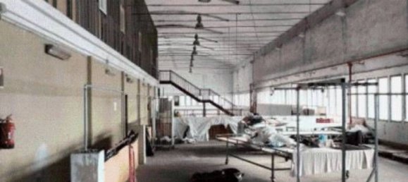 1429m² Warehouse in Vado Ligure, Italy No. 338838 2