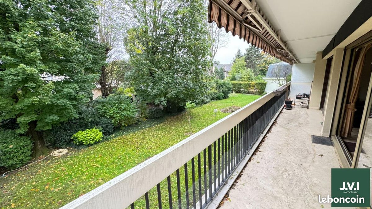 Apartamento de 3 dormitorios en Saint-Gratien, France No. 174584