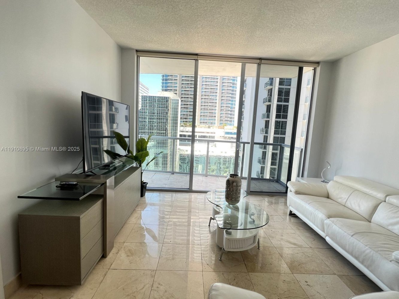 1 dormitorio propiedad comercial en venta en Miami, Miami-Dade, Florida, USA № 614225