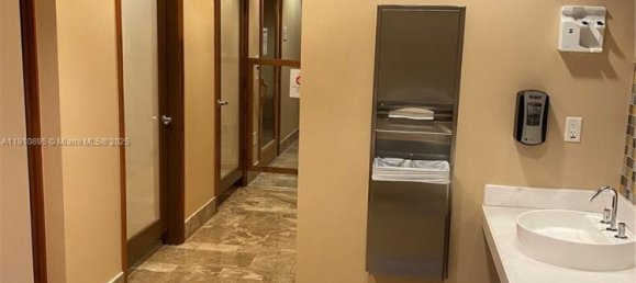1 dormitorio propiedad comercial en venta en Miami, Miami-Dade, Florida, USA № 614225 20