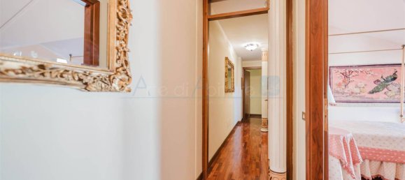 4 bedrooms Apartment in Padua, Italy No. 216850 7