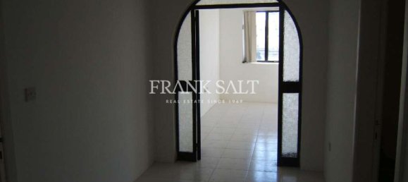 Bureau à Msida, Malta 83m² No. 12581 3