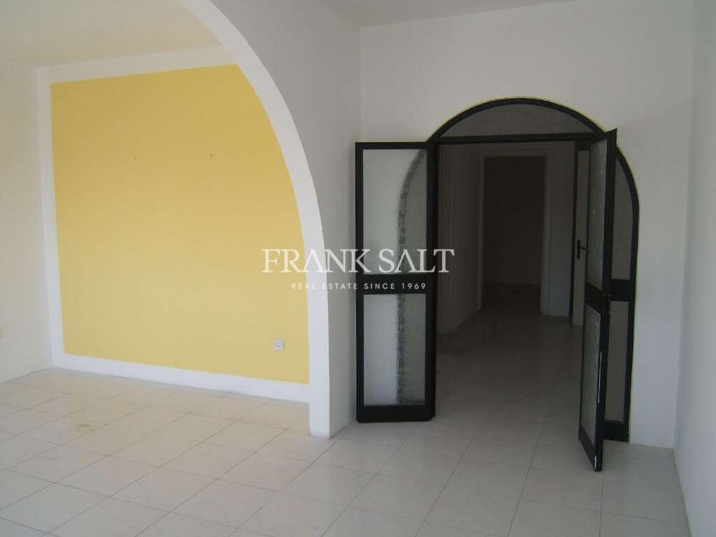 Bureau à Msida, Malta 83m² No. 12581