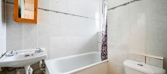 2 bedrooms Apartment in London, United Kingdom No. 9892 34