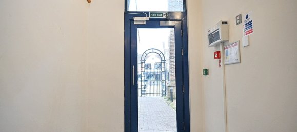 1 bedroom Apartment in Crawley, United Kingdom No. 1798 8