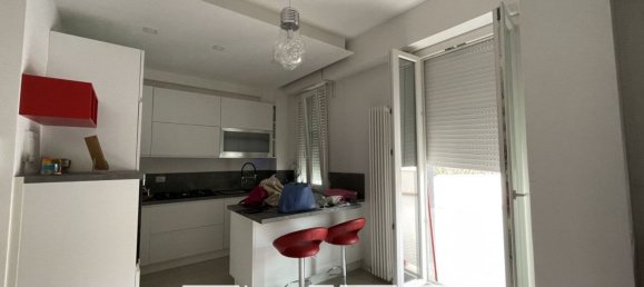 3 rooms Apartment in Ancona, Italy No. 229936 4