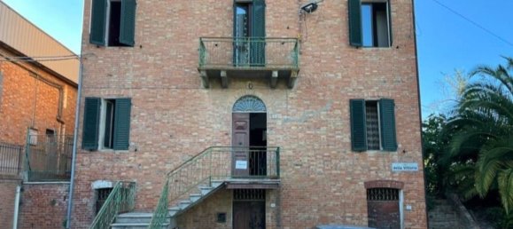 12 rooms House in Castiglione del Lago, Italy No. 255807 10