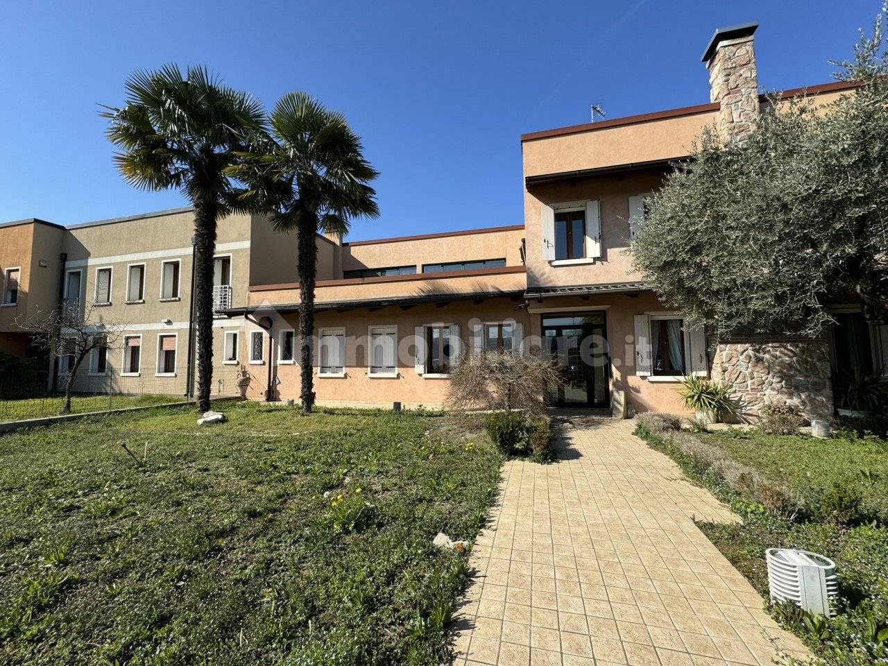 750m² Warehouse in Monselice, Italy No. 293612