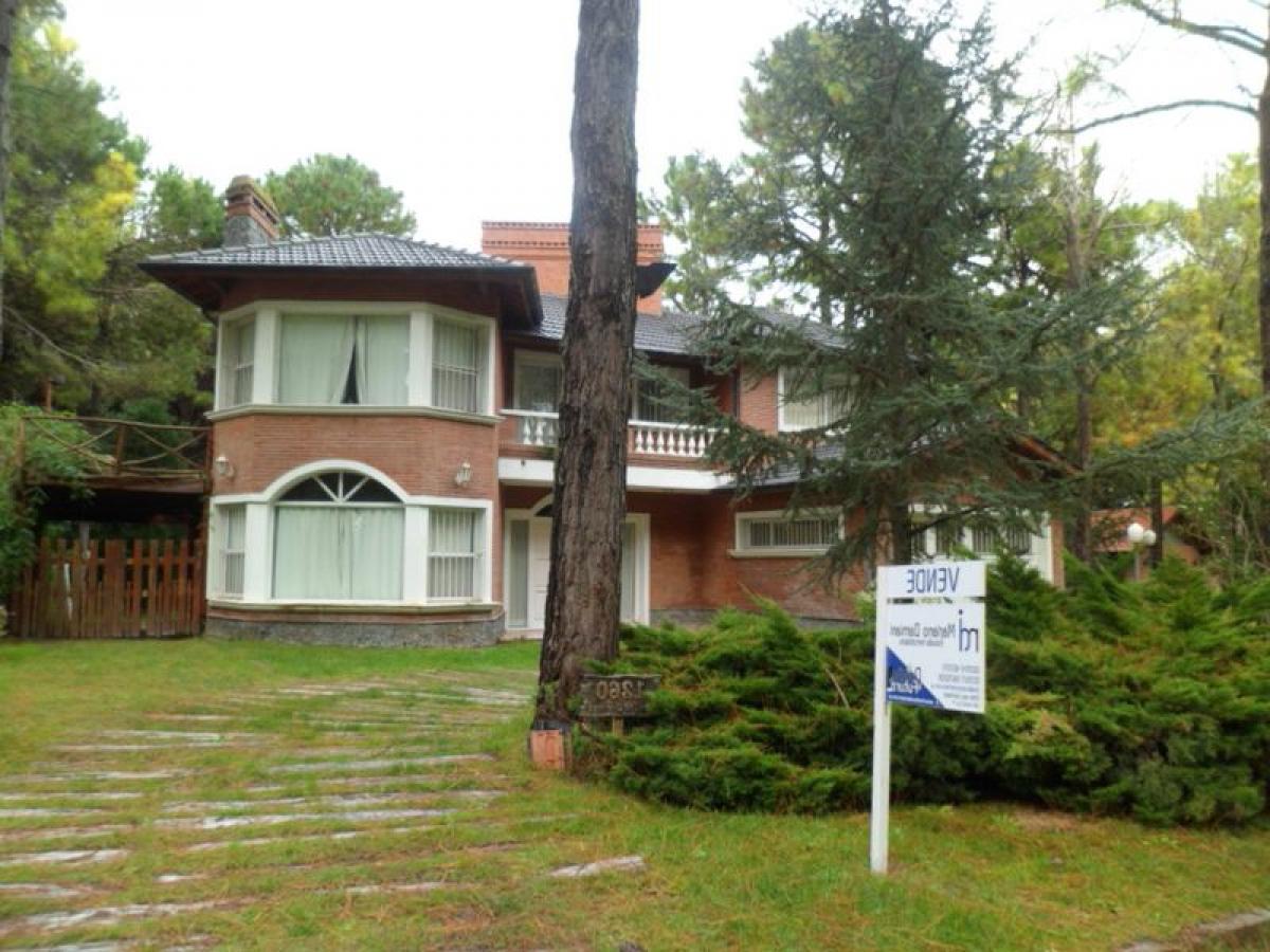 3 bedrooms House in Mar del Plata, Argentina No. 100282