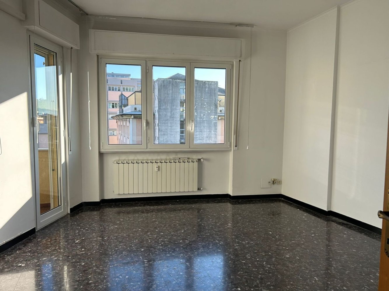 3 bedrooms Apartment in Genoa, Italy No. 392369