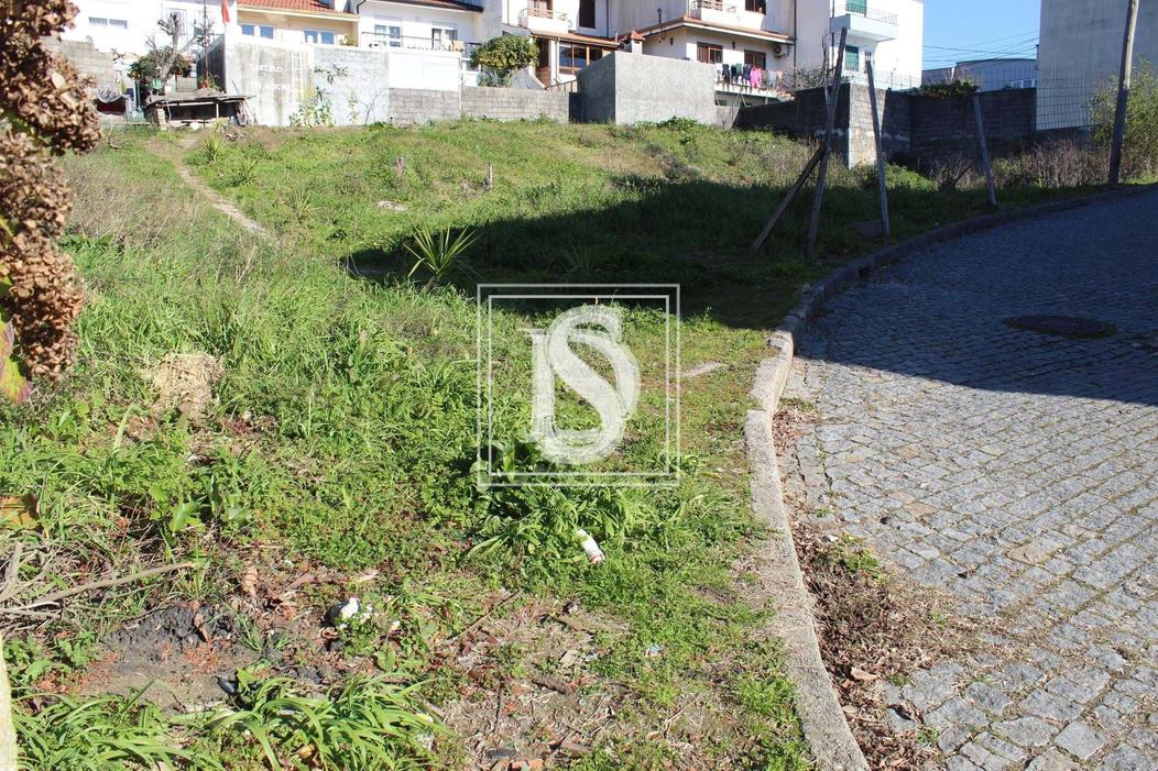 140m² Land in Valongo, Portugal No. 206864