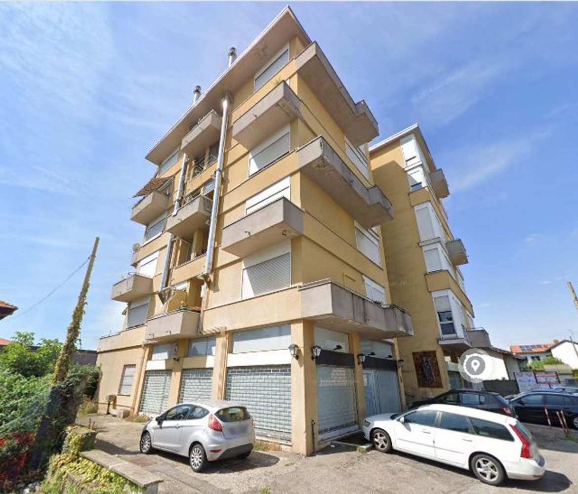 3 rooms Apartment in Cardano al Campo, Italy No. 5418