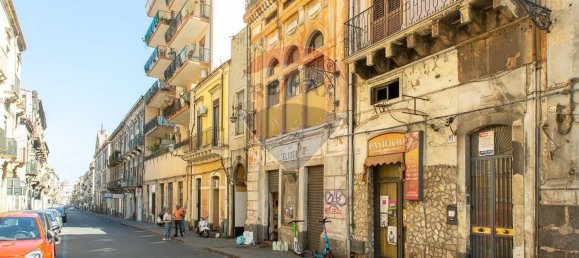 Gewerbliche Immobilie in Catania, Italy 250m², Nr. 259674 2