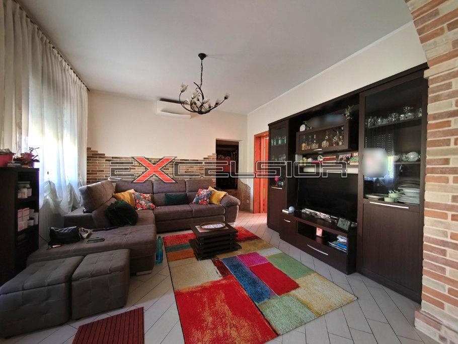 3-salle Maison à Cavarzere, Italy No. 38672