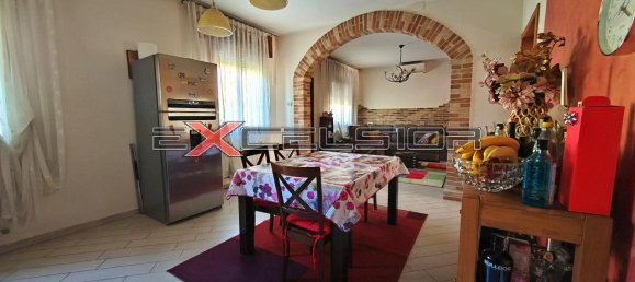 3-salle Maison à Cavarzere, Italy No. 38672 3