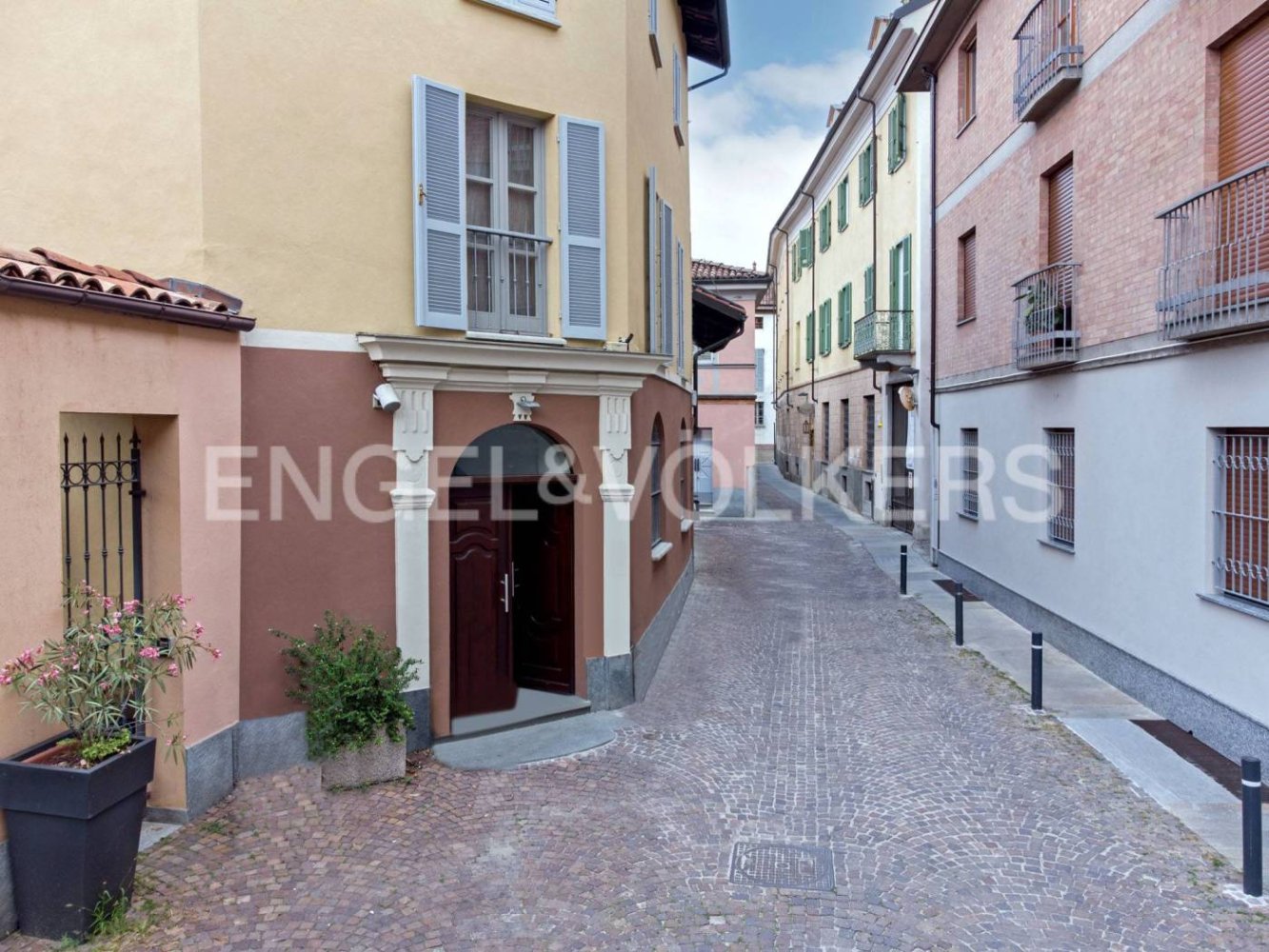 3 bedrooms House in Alba, Italy No. 149798