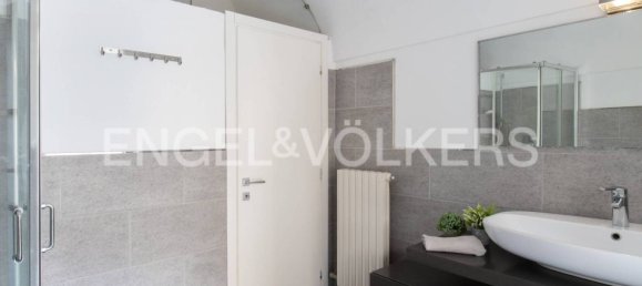 3 bedrooms House in Alba, Italy No. 149798 8