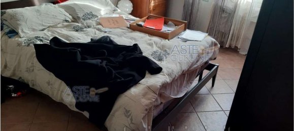 4 rooms Apartment in Livorno, Italy No. 41727 10