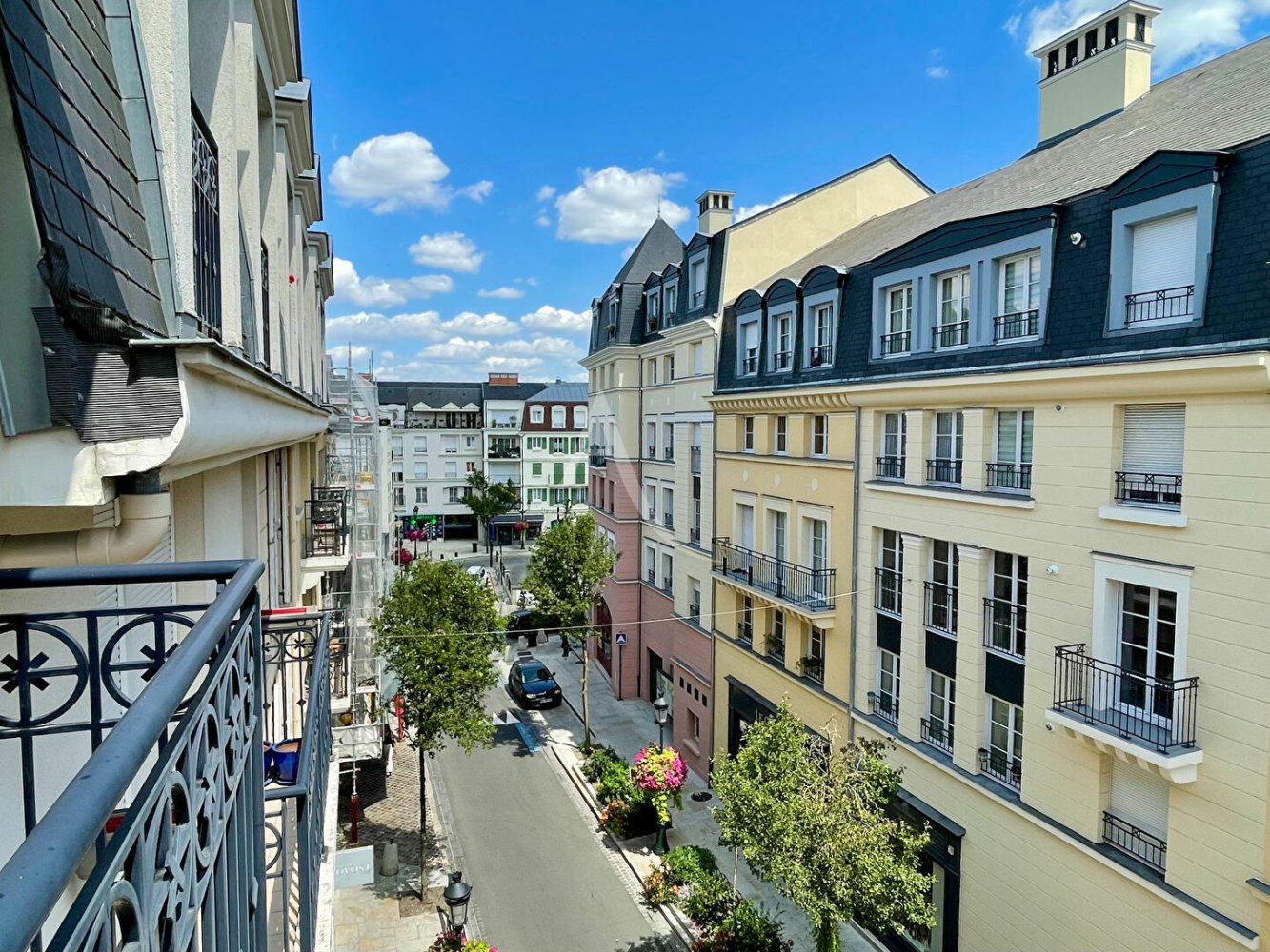 2 bedrooms Apartment in Le Plessis-Robinson, France No. 347112