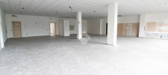 Коммерческая недвижимость с 5 комнатами в Сан Джулиано Миланезе, Италия № 232065 4