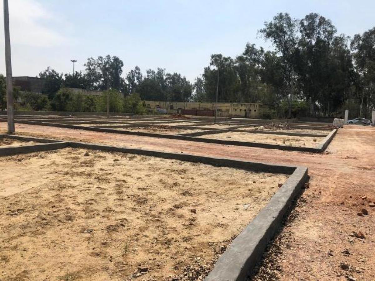 Terreno en Noida, India No. 66210