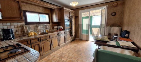 4 bedrooms House in Le Puy-Notre-Dame, France No. 194979 8