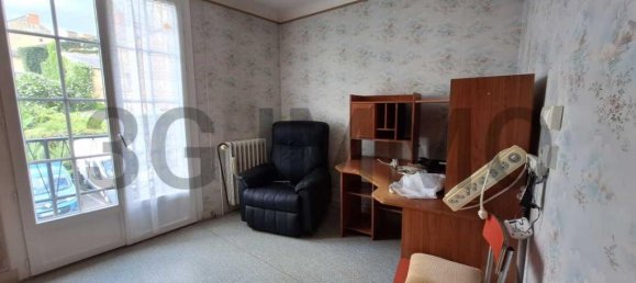 4 bedrooms House in Le Puy-Notre-Dame, France No. 194979 24