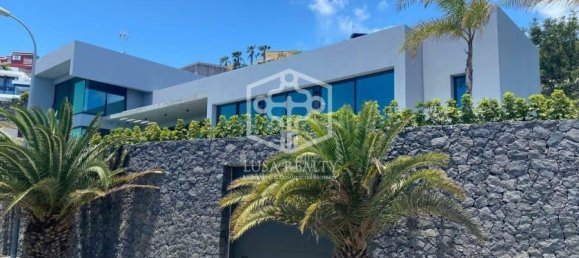 4 bedrooms Villa in Santa Cruz de Tenerife, Spain No. 12868 3