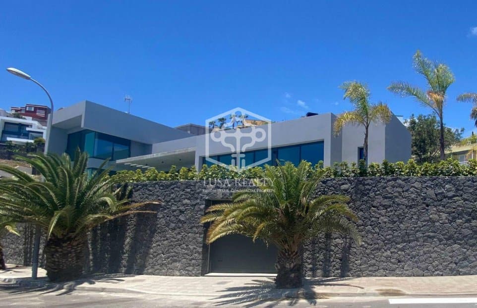 4 bedrooms Villa in Santa Cruz de Tenerife, Spain No. 12868