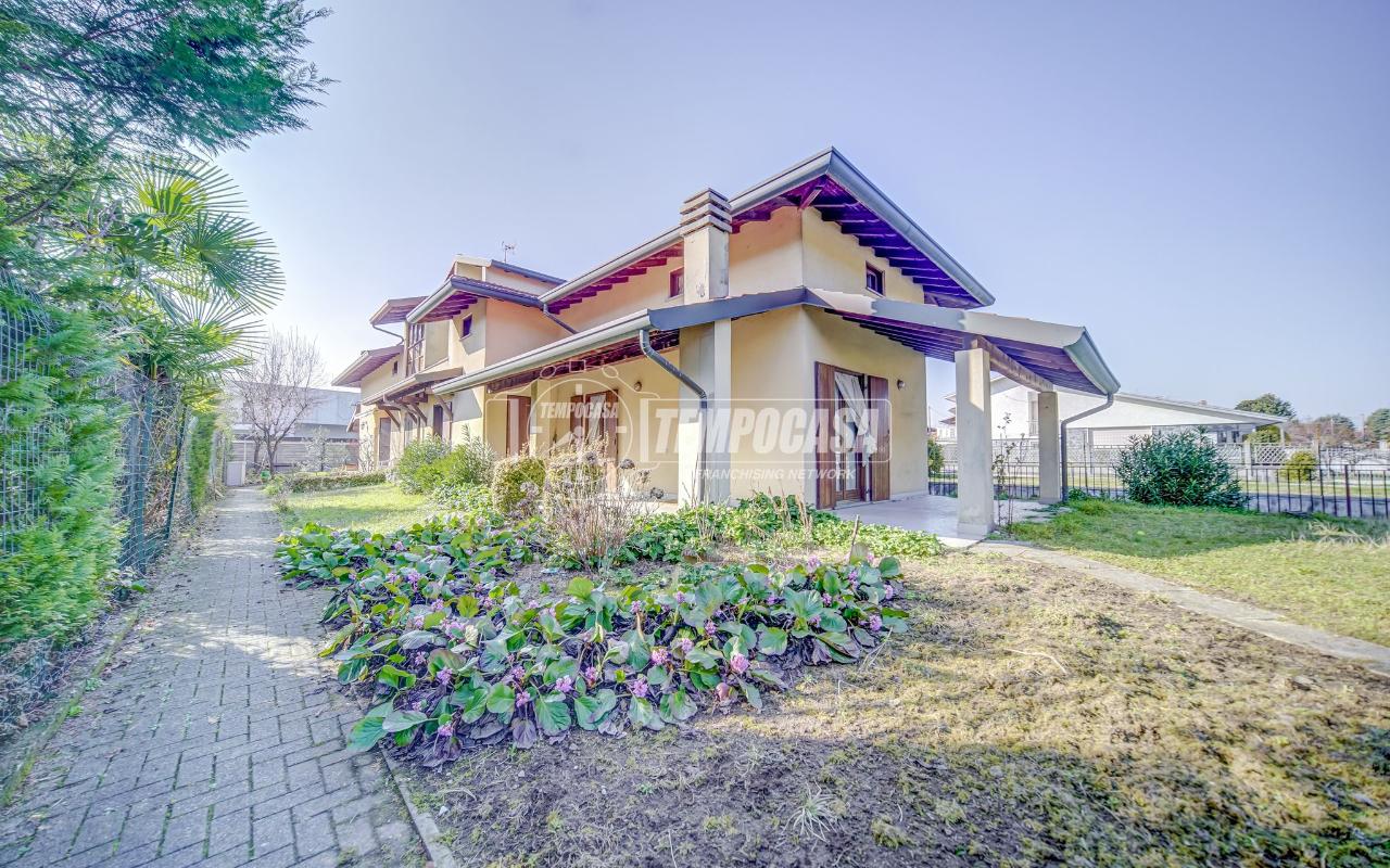 Casa de 3 divisões em Fagnano Olona, Italy N.º 36831