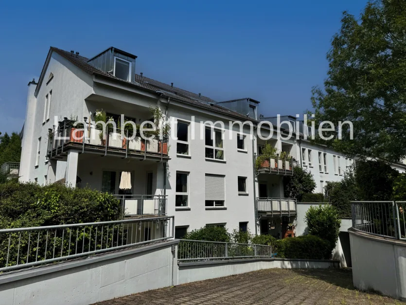 Apartamento de 2 dormitorios en Wiesbaden, Germany No. 223910
