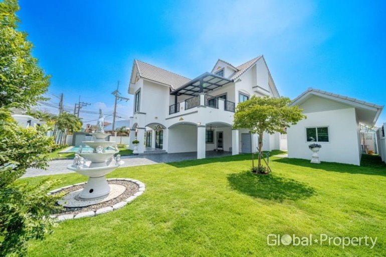 5 bedrooms House in Pattaya, Thailand No. 27247