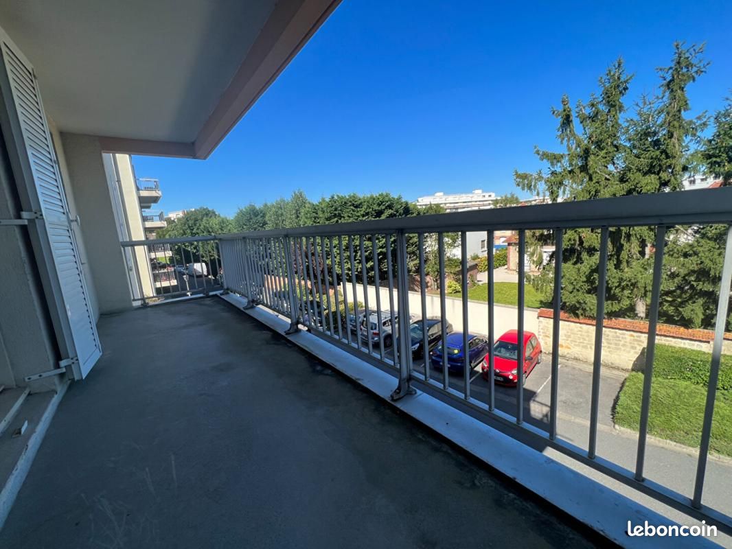 Apartamento de 3 dormitorios en Compiegne, France No. 213723