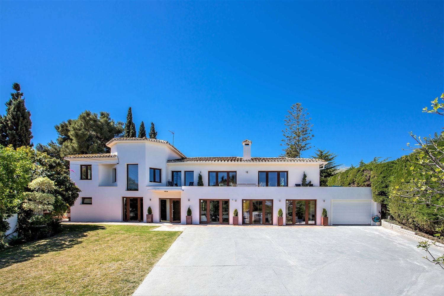 8 bedrooms House in Marbella, Spain No. 117777