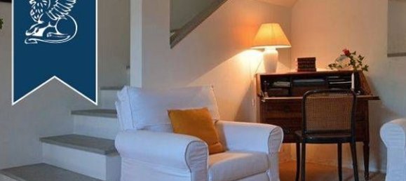 Дом с 9 комнатами в Урбино, Италия № 54996 33