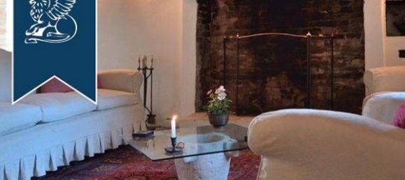 Дом с 9 комнатами в Урбино, Италия № 54996 31