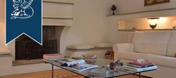 Дом с 9 комнатами в Урбино, Италия № 54996 2