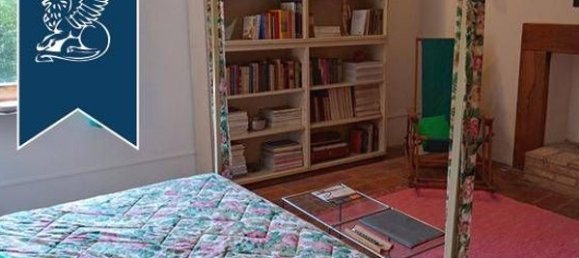 Дом с 9 комнатами в Урбино, Италия № 54996 36