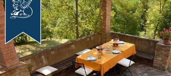 Дом с 9 комнатами в Урбино, Италия № 54996 16