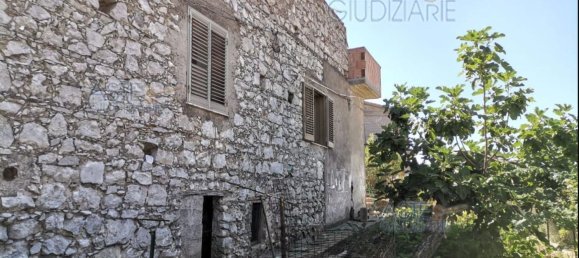 6 rooms Apartment in Trentinara, Italy No. 98202 8