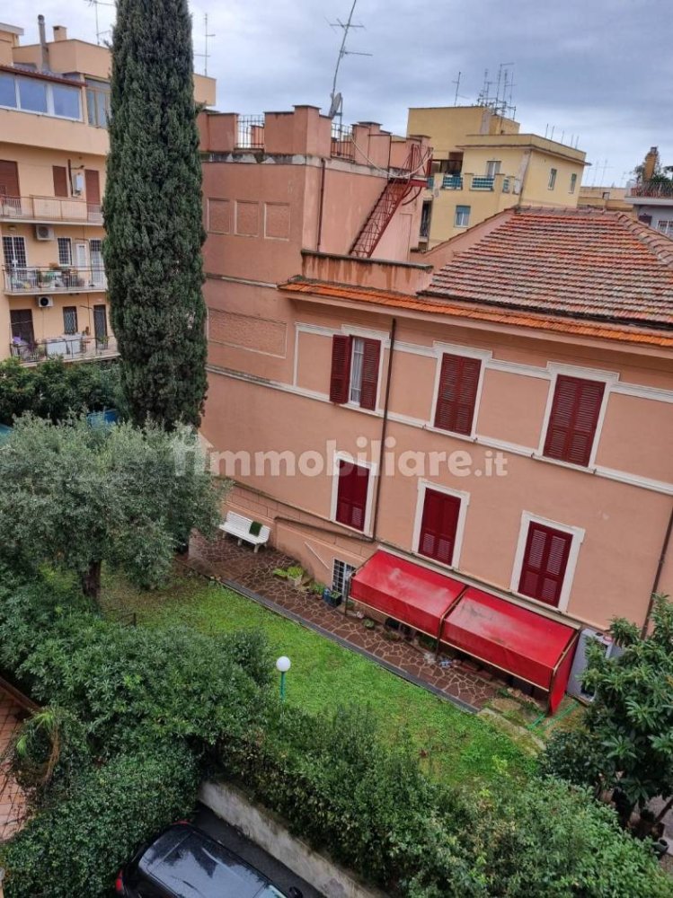 2 bedrooms Apartment in Rome, Italy No. 221932