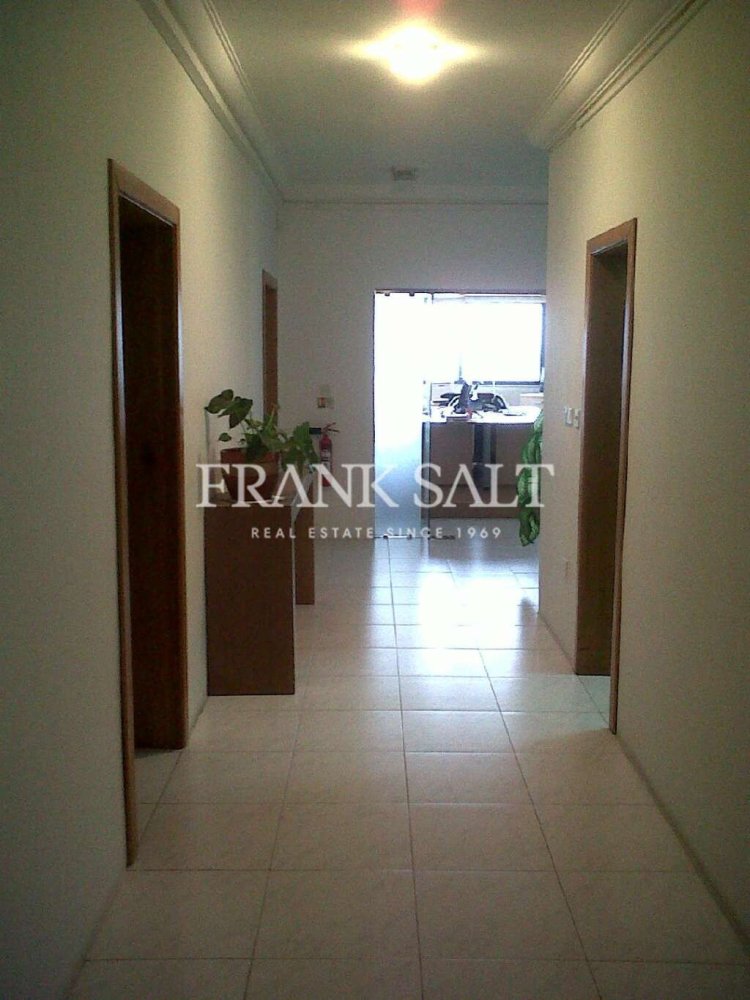 Oficina en Sliema, Malta No. 11744