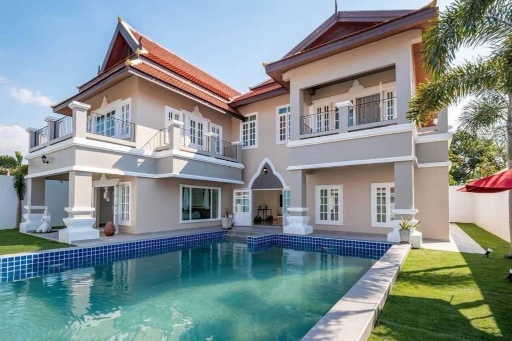 6 bedrooms Villa in Pattaya, Thailand No. 22816