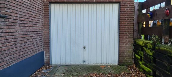 8 rooms House in Duisburg, Germany No. 7679 3