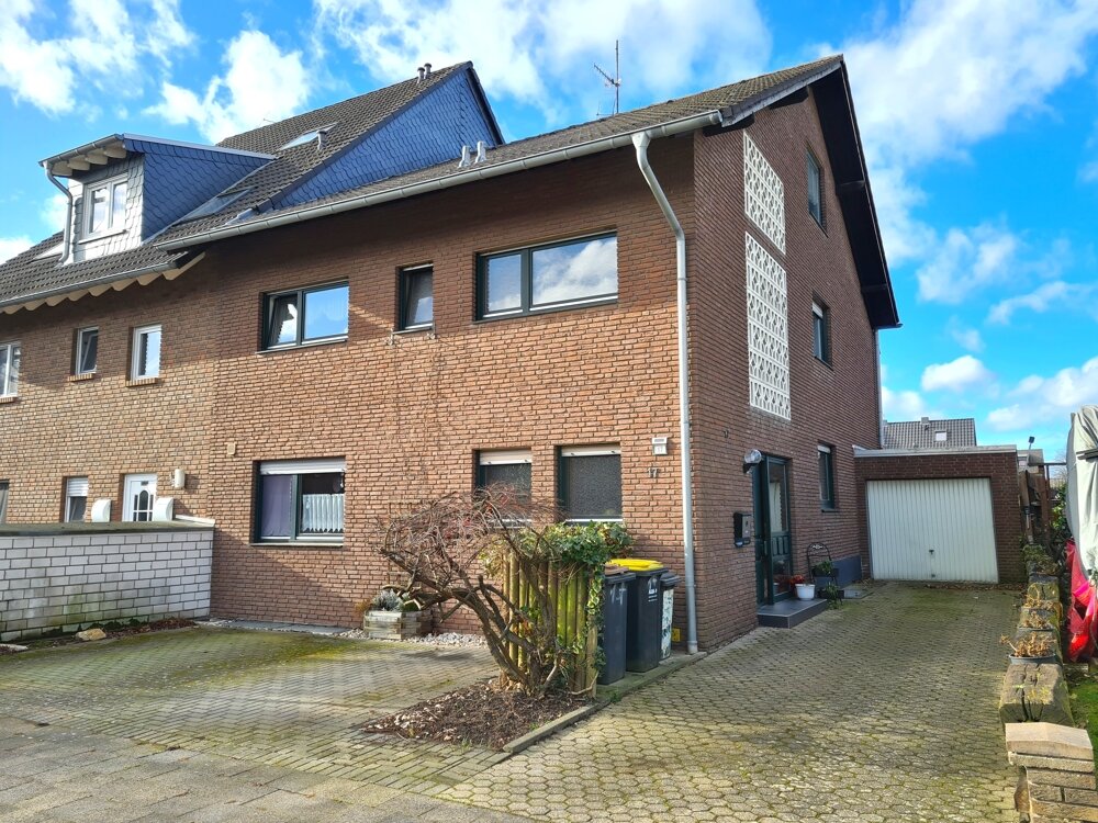 8 rooms House in Duisburg, Germany No. 7679