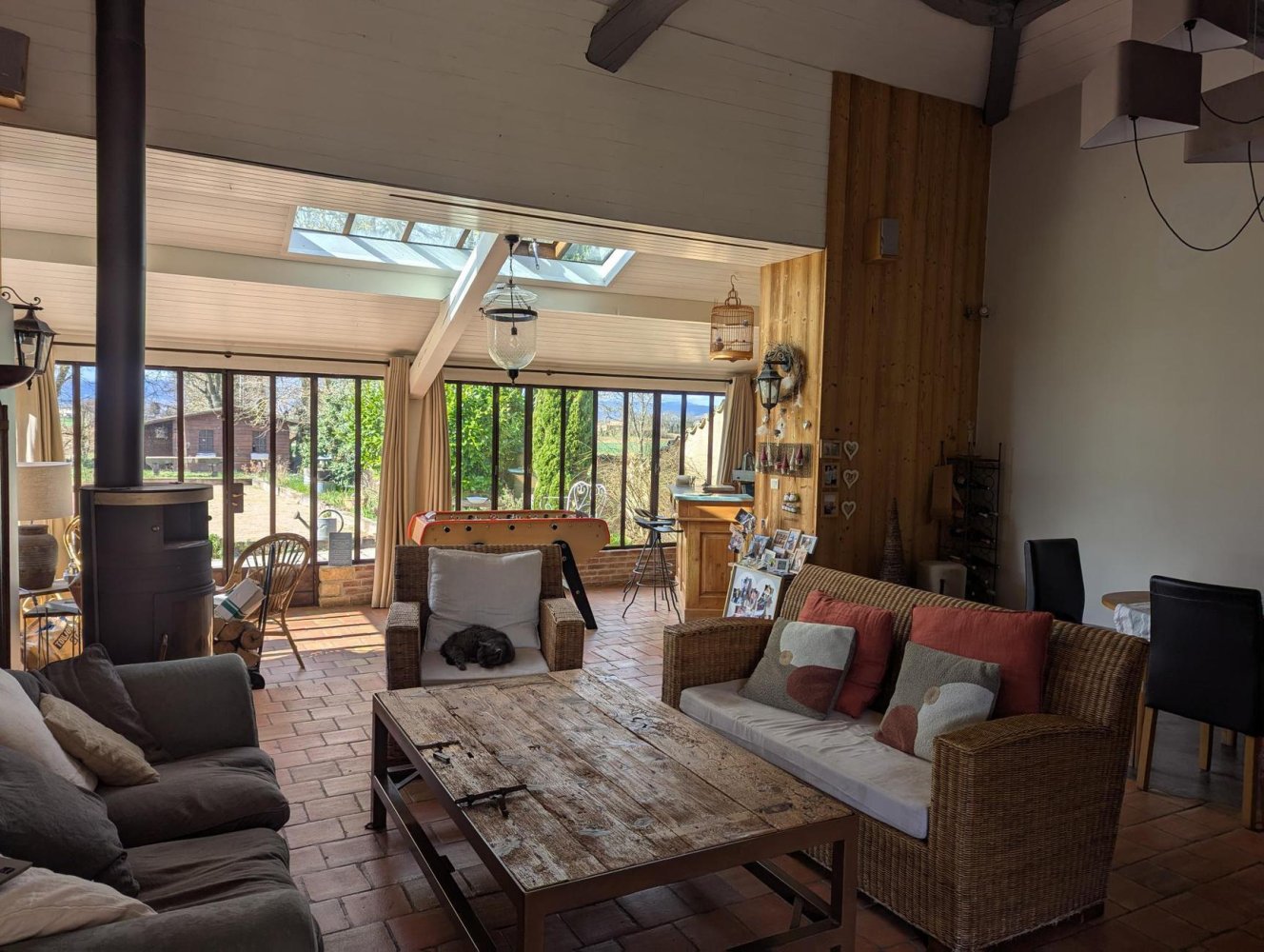 Casa de 5 dormitorios en Chaleins, France No. 201532