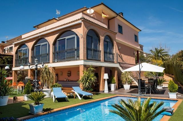 Casa de 5 dormitorios en Baeza, Spain No. 62623