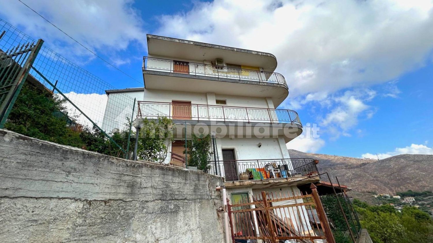 Квартира с 2 спальнями в Монреале, Италия № 119771