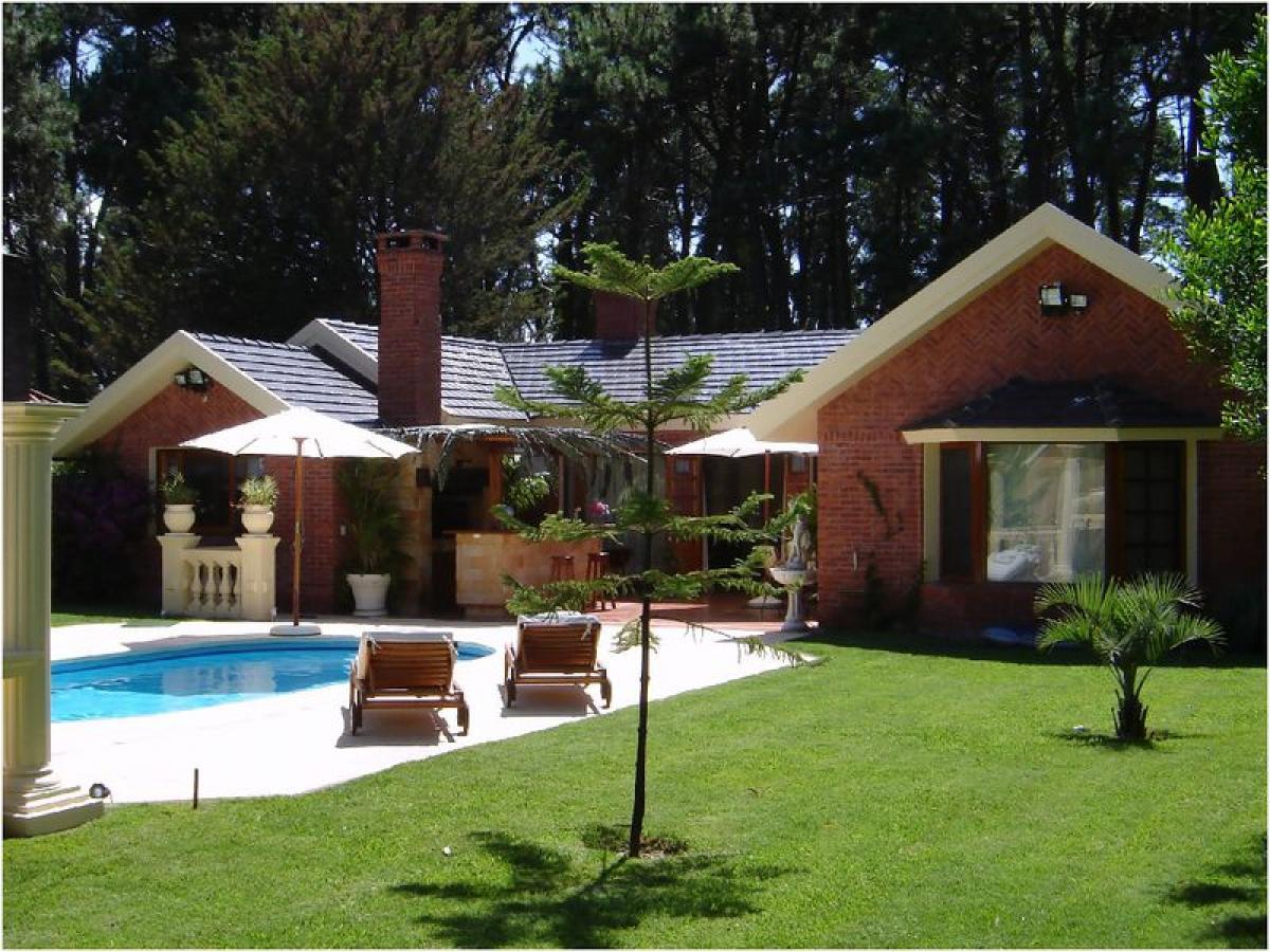 4 bedrooms House in Maldonado, Uruguay No. 12468