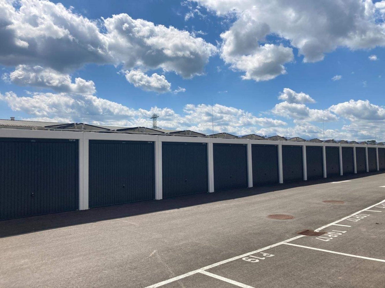 Garage in Braunau am Inn, Austria, Nr. 169062